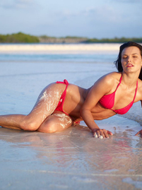 Suzie Carina In Hot Red Bikini Suzie Carina In Hot Red Bikini