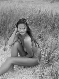 Christine Teigen Exposes Her Sexy Nude Body