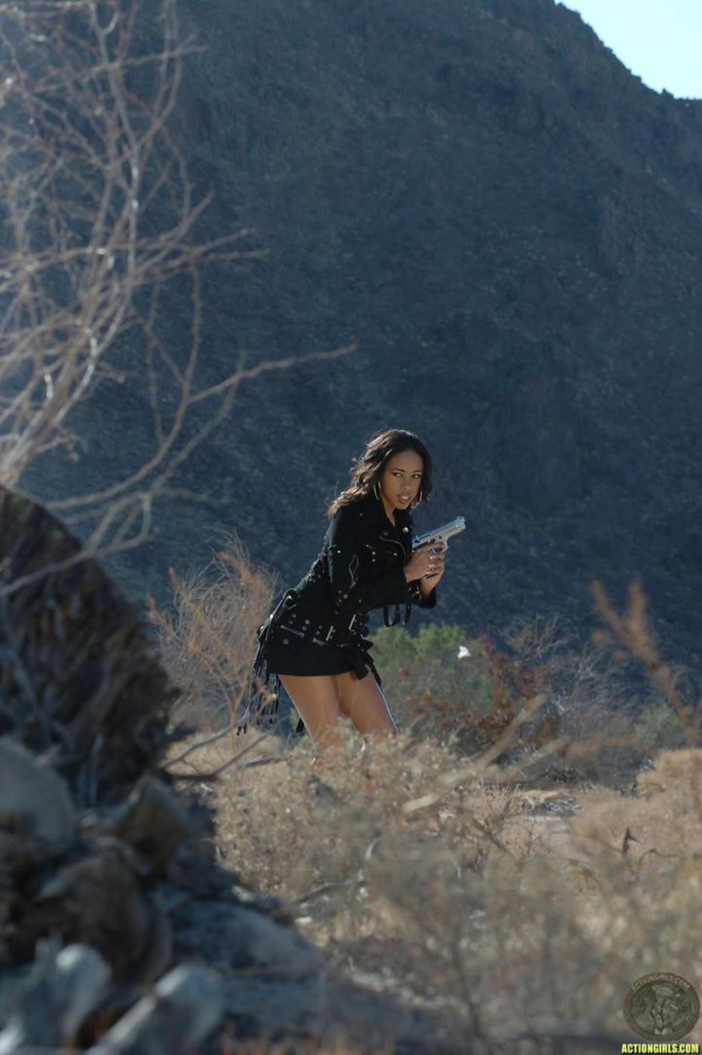 Amber Fox Busty Ebony Babe Gets NUde Outdoors 05