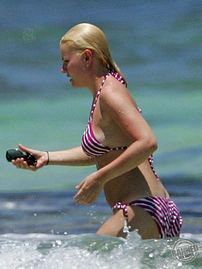 Sexy Celeb Elisha Cuthbert