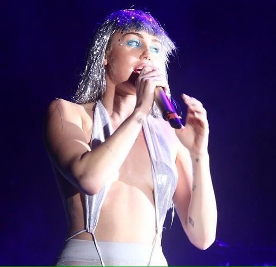 Miley Cyrus Hot Celebrity 10