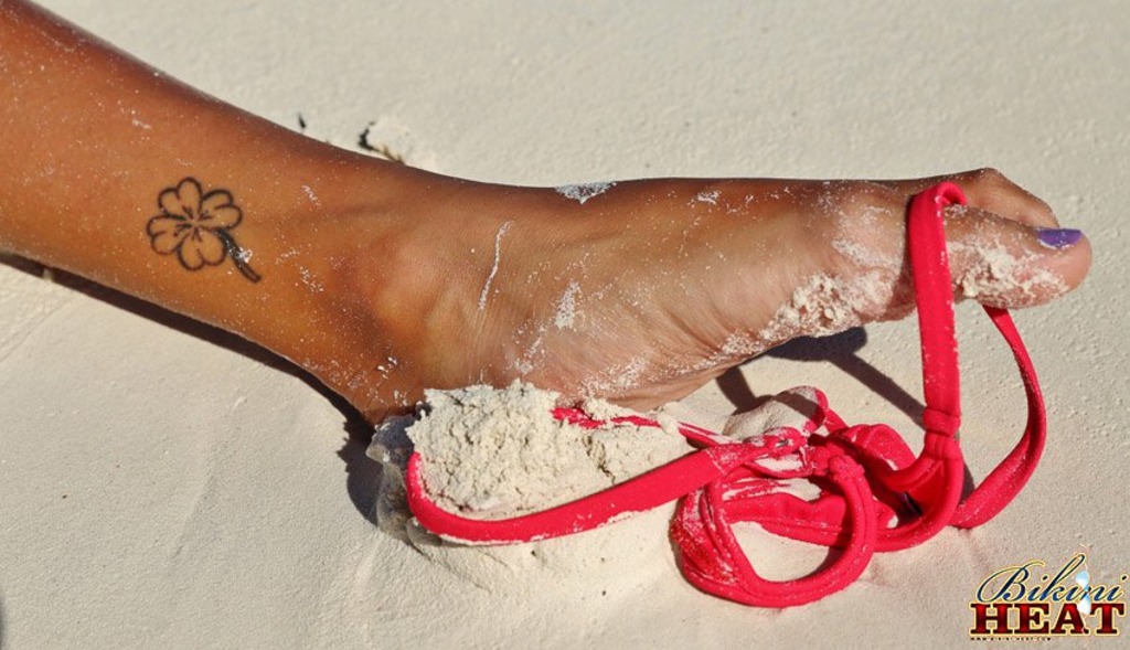 Princess Clover Poses Wearing A Pink Mini Bikini 02