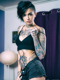 Horny Tattooed Girl Leigh Raven