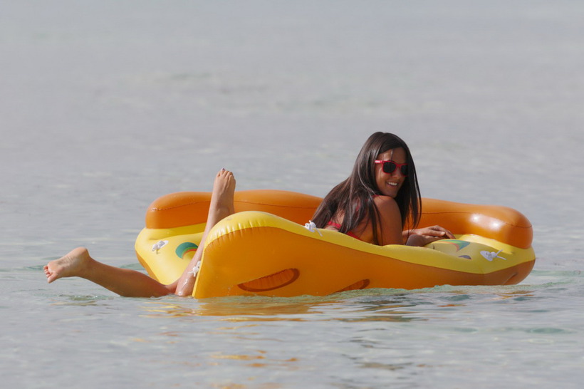 Claudia Romani In Pink Bikini 08