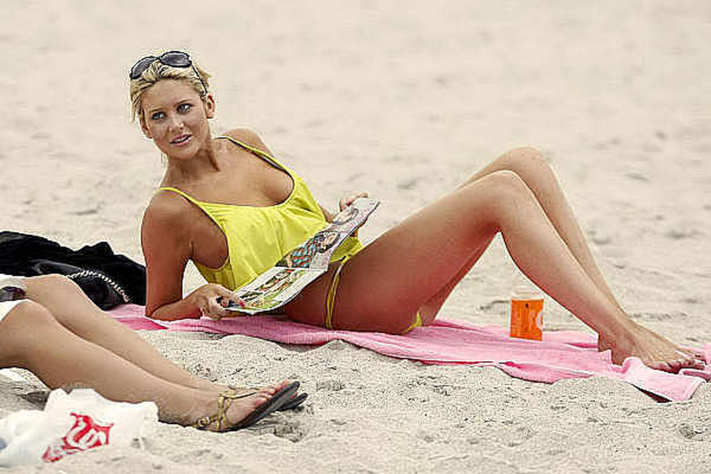 Stephanie Pratt With Her Big Tits In A Yellow Swimsuit 08