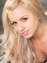 Lexi Belle Gets Nude