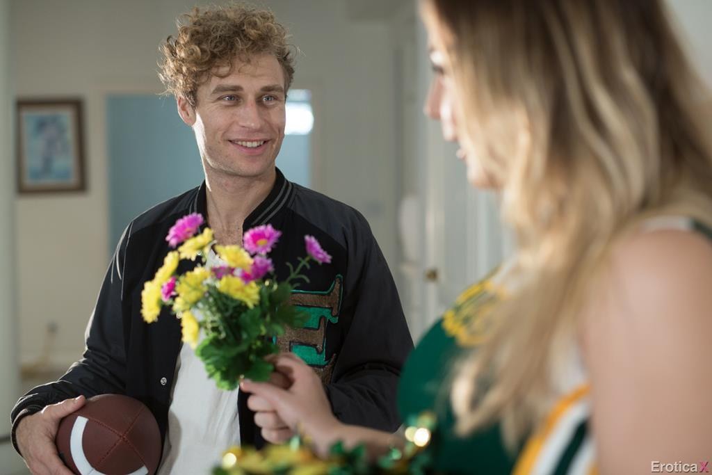 Horny Blair Williams Licks And Rides A Ridged Dick 00