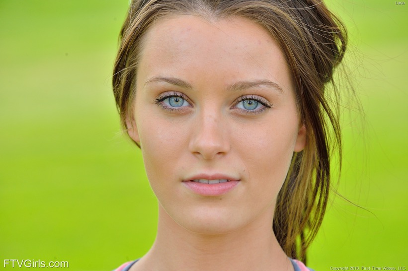Lana Sporty Green Girl 01