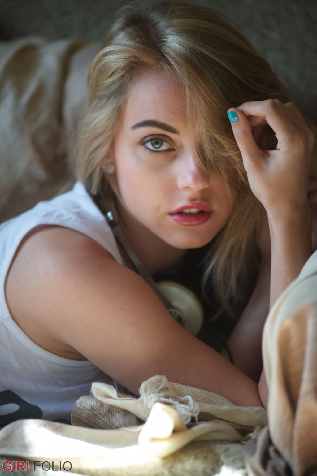 Chloe Toy Gets Horny Listening To Her Music 03
