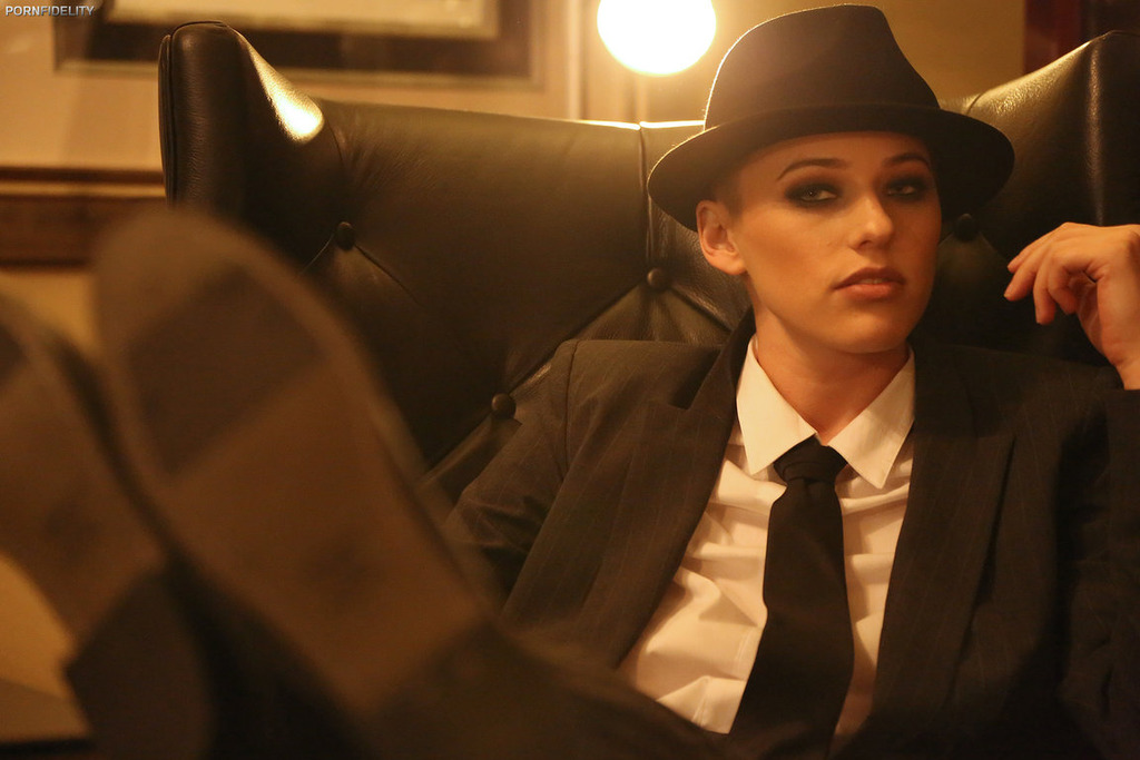 Babe With Cropped Hair Riley Cruise Getting Fucked 00