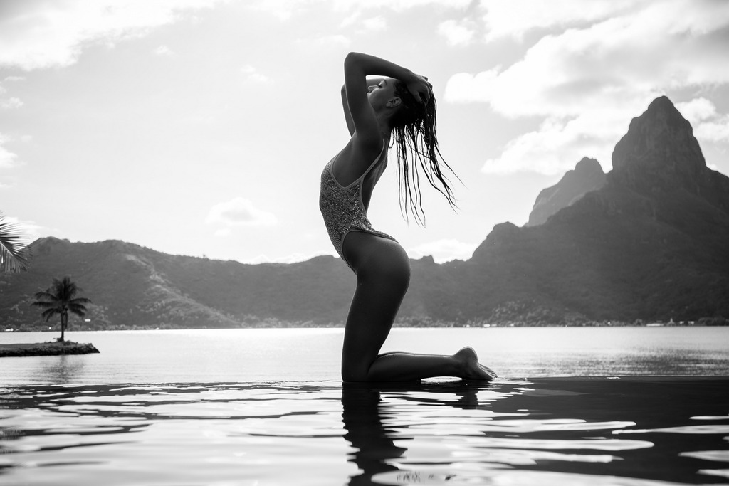 Alexis Ren Fully Nude  09