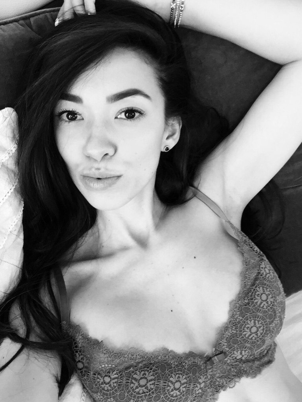 Kimber Leen Teases Her Titties In Sexy Lingerie 09