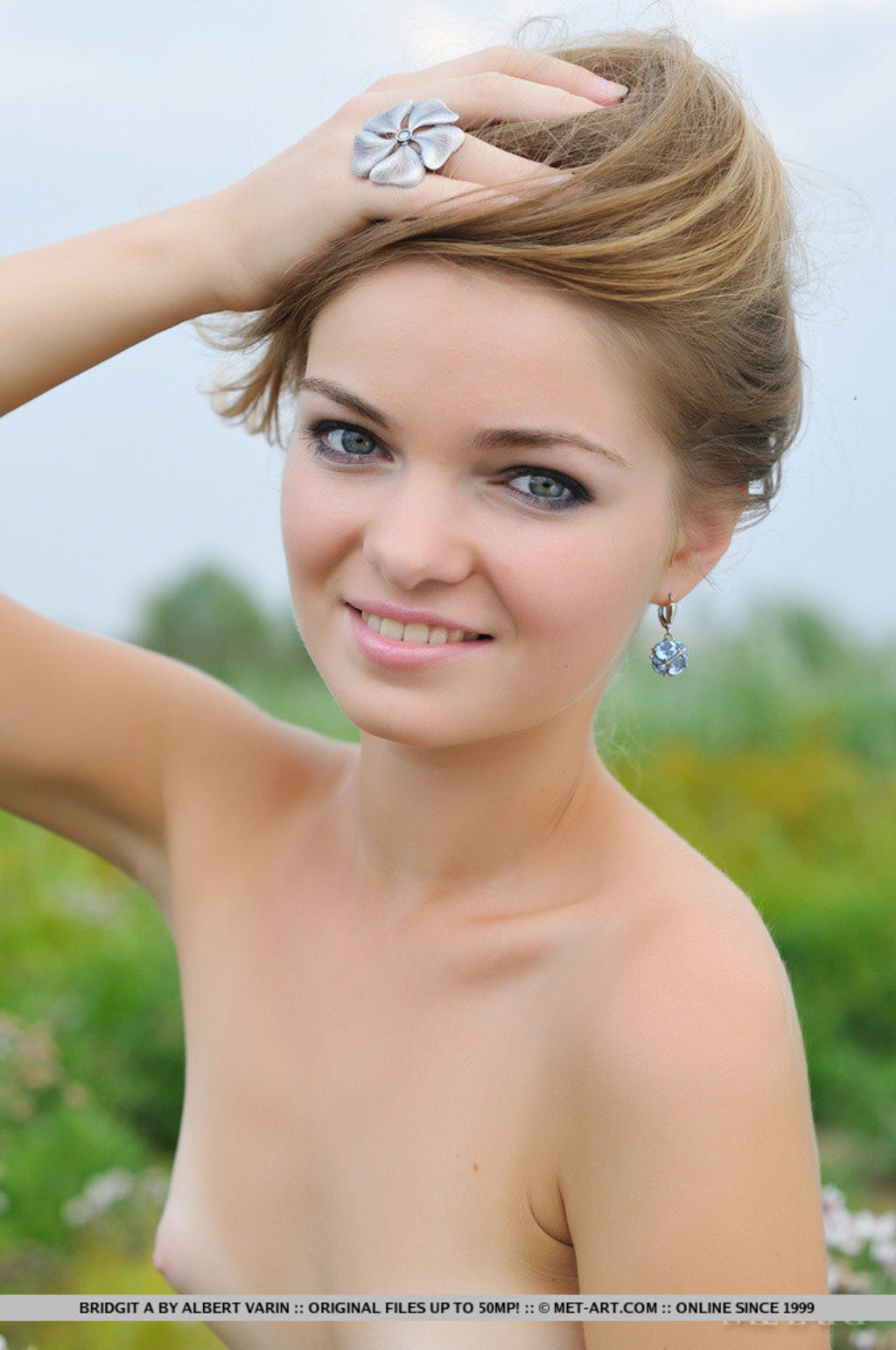 Bridgit Hot Girl Posing Nude In The Nature 00