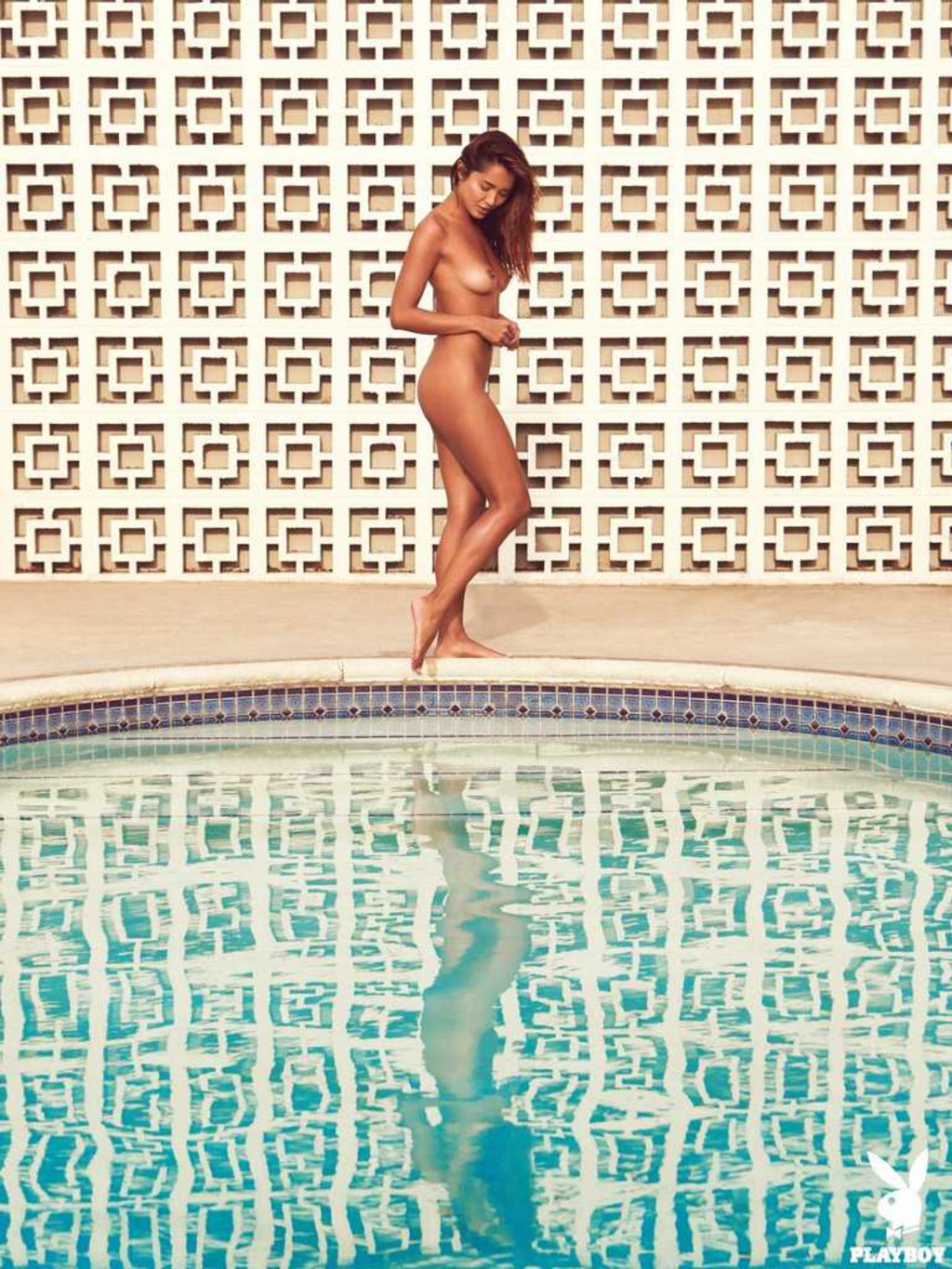 Lean And Sexy Cassandra Dawn Strips Down Outside 05