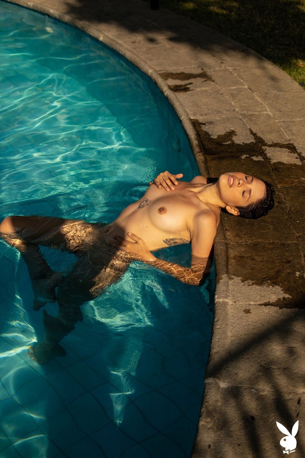 Alejandra La Torre Feels Great Without Her Black Swimsuit 03