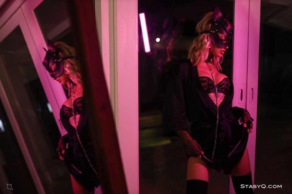 Jenny Q Shows Here Perky Tits 05