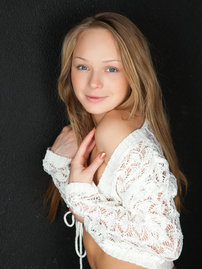 Mia Cute Girl Gets Nude In Studio