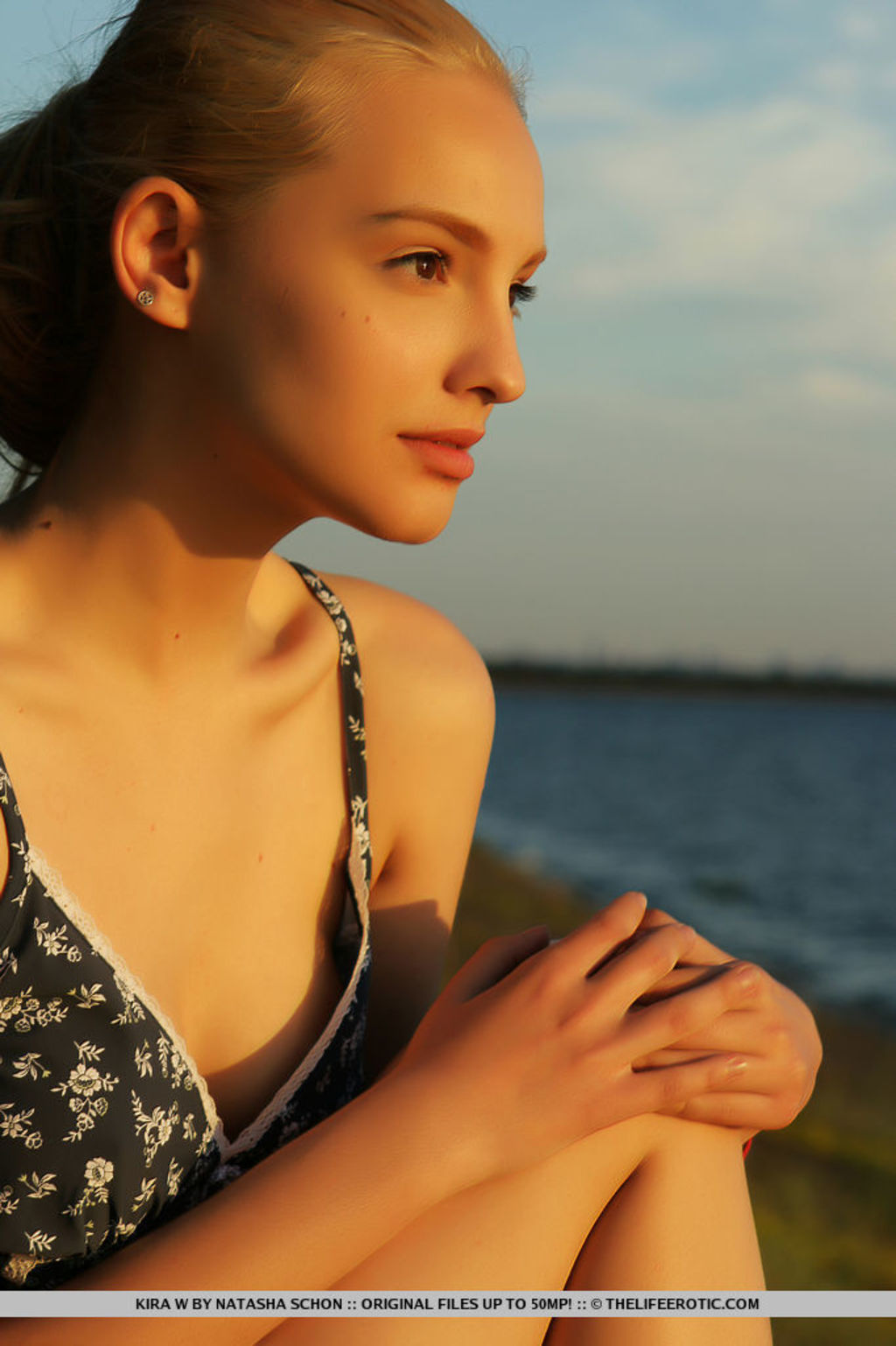 Sexy Kyra With Petals 15