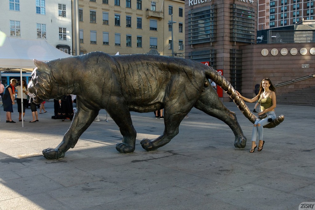 Jessica Albanka Shows Her Perky Tits 11